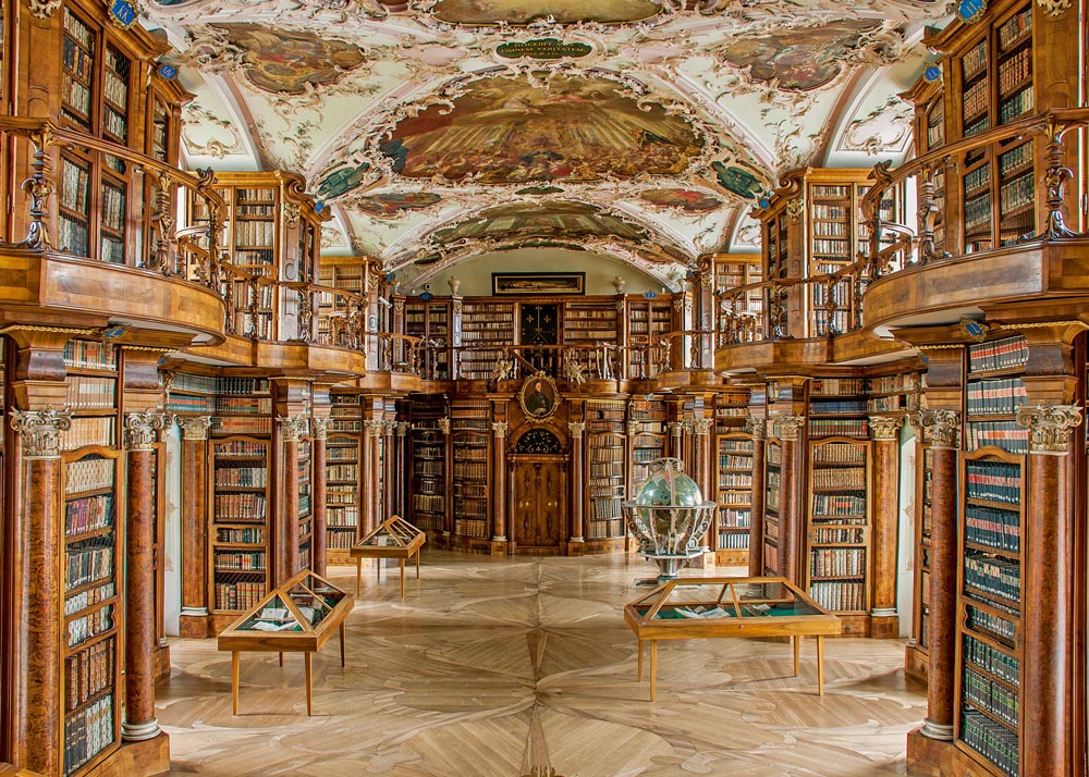 Einblick in die barocke Stiftsbibliothek in St. Gallen
